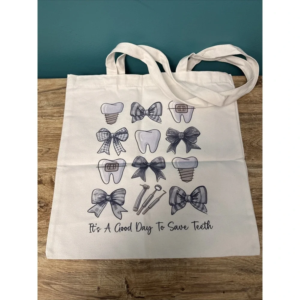 NWOT Dentist Dental Gift Tote Cream Gray It's A Good Day To Save Teeth Bow‎ CUTE